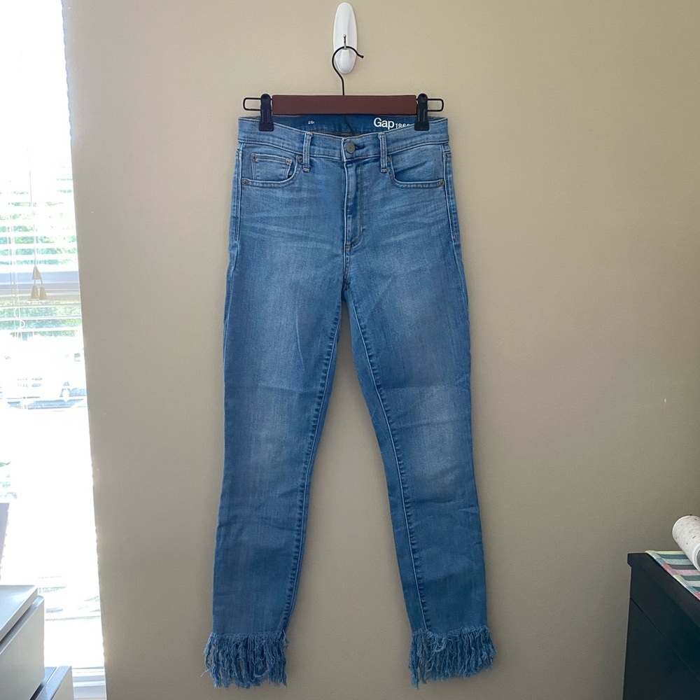 Women’s Gap Frayed Hem True Skinny Jeans In Light Indigo Size 26